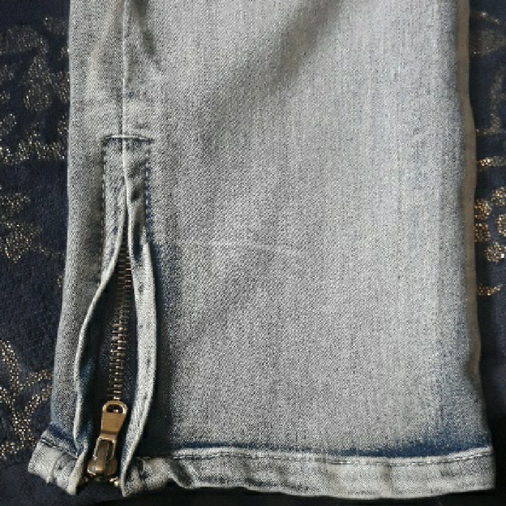 Casual Light Blue Jeans - Picture 4 of 5